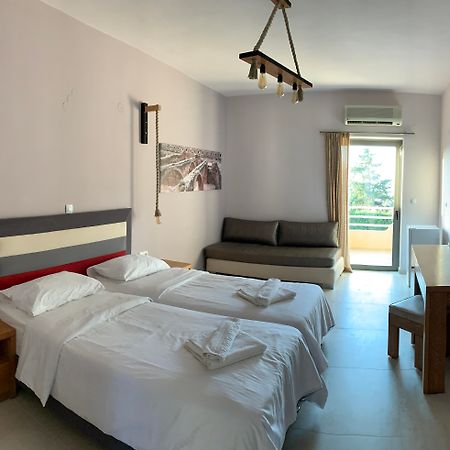 Dioni Hotel Adelianos Kampos Esterno foto