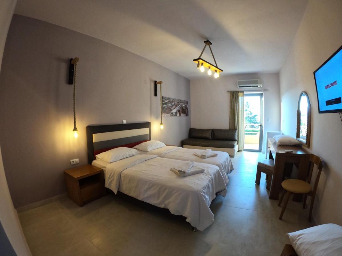 Dioni Hotel Adelianos Kampos Esterno foto