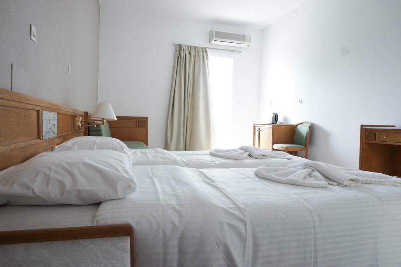 Dioni Hotel Adelianos Kampos Esterno foto