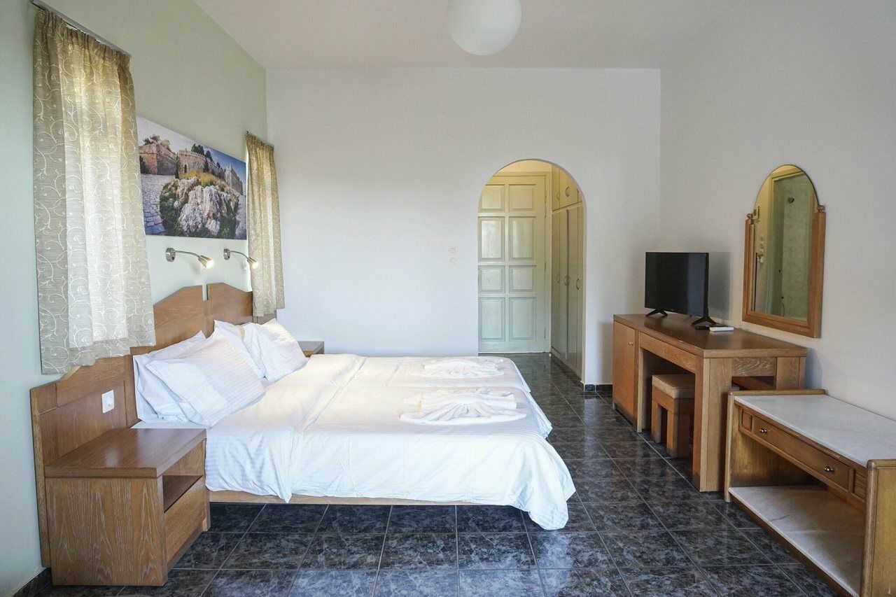 Dioni Hotel Adelianos Kampos Esterno foto