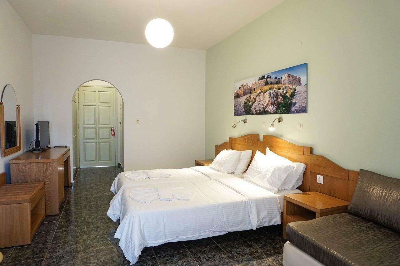 Dioni Hotel Adelianos Kampos Esterno foto